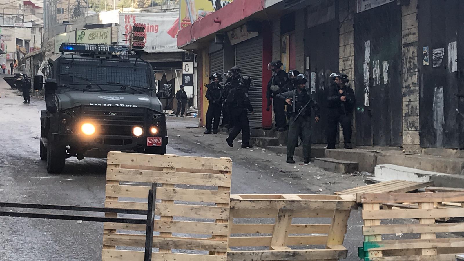 الاحتلال يهدم محلات تجارية بالجملة في القدس