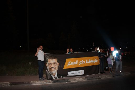 حزب الوفاء ينظّم وقفة مشاعل انتصارا  للراحل محمد مرسي